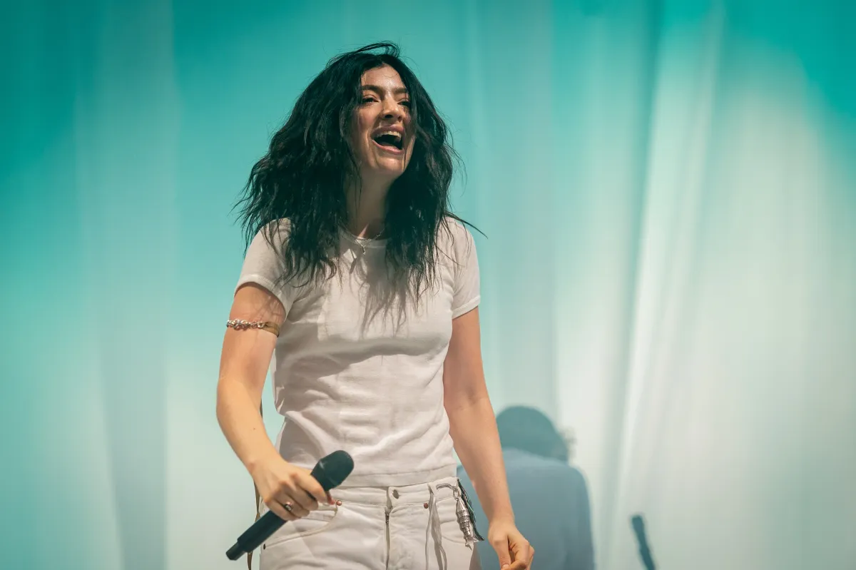 Lorde直言AI眼镜“不性感”，科技与审美的碰撞