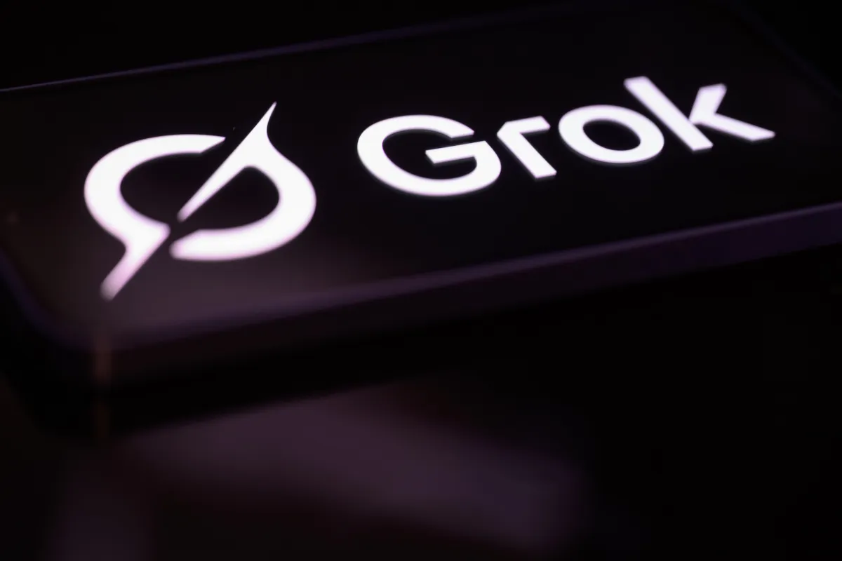 女子指控继父用Grok将童年照转为色情图