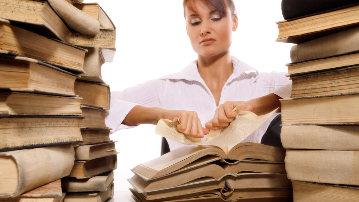 Hidden Airtag reveals Amazon is trashing rare books to train AI